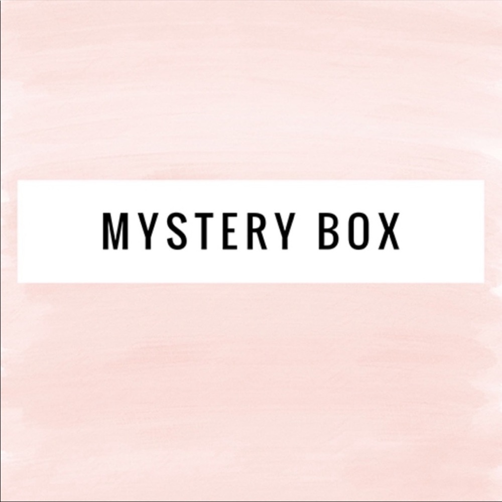 - Women’s Mystery Box! 4-5 Items​